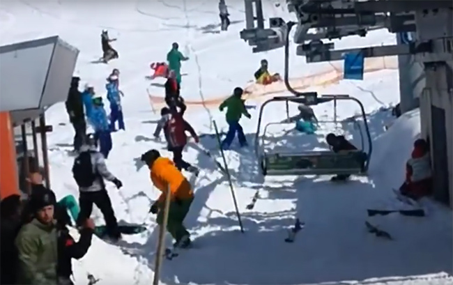 В Грузии из-за аварии подъемника на горнолыжном курорте пострадали 10 человек